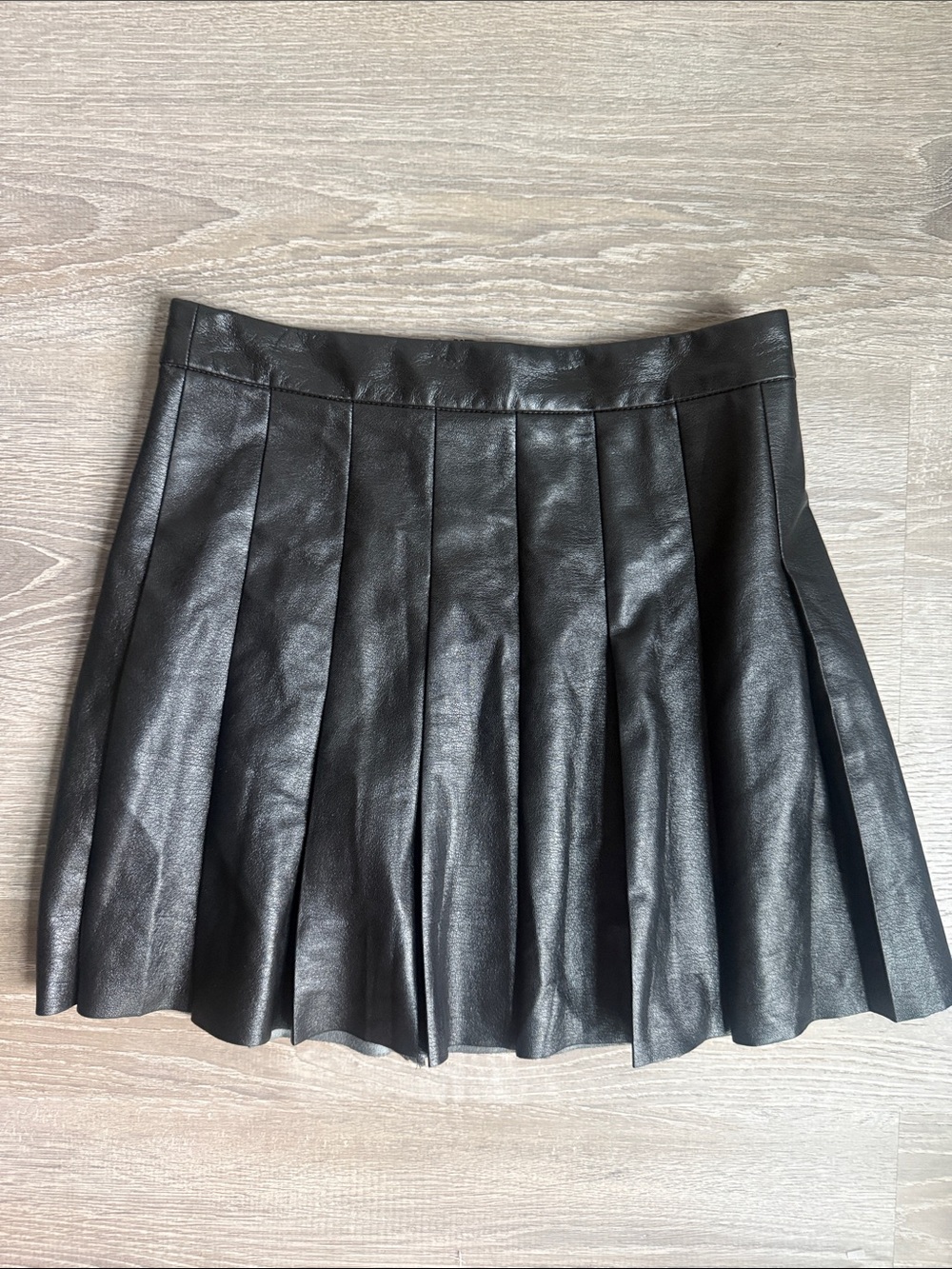 Aritzia Sunday Best Olive Vegan Leather Mini Skirt Pleated Black 6 - Picture 2 of 6